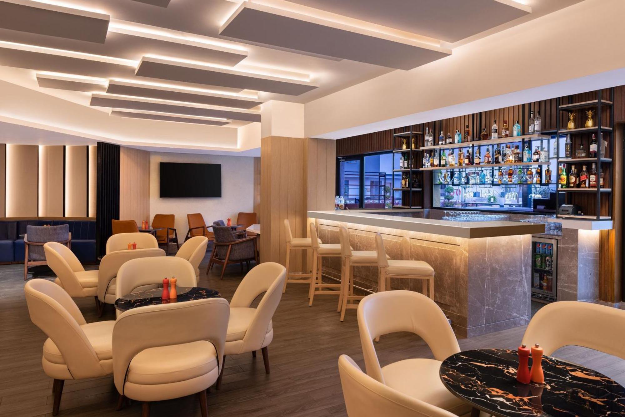 Hotel Courtyard By Marriott Shillong Exterior foto