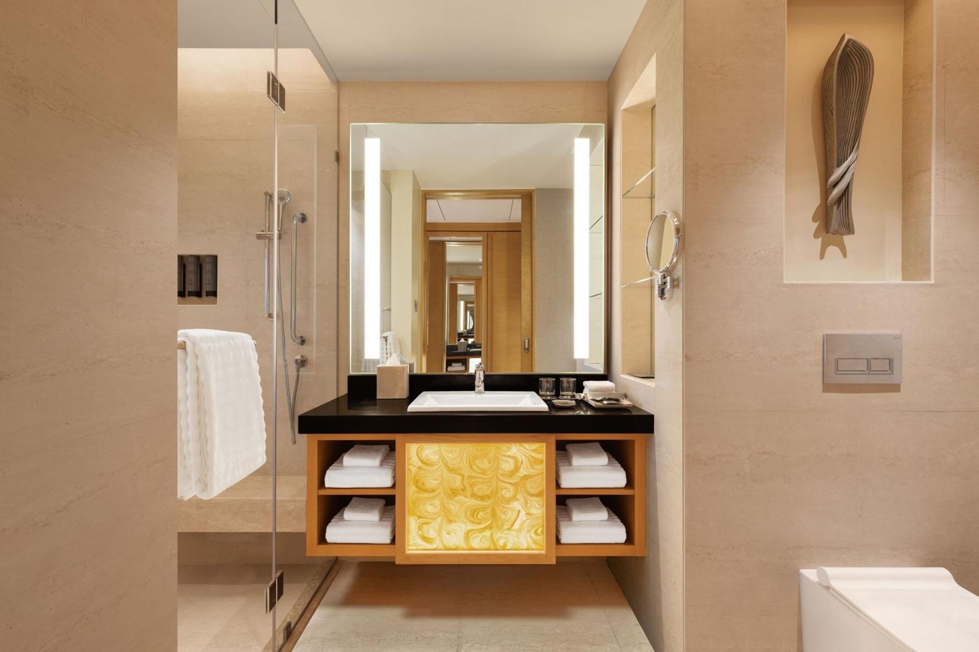 Hotel Courtyard By Marriott Shillong Exterior foto