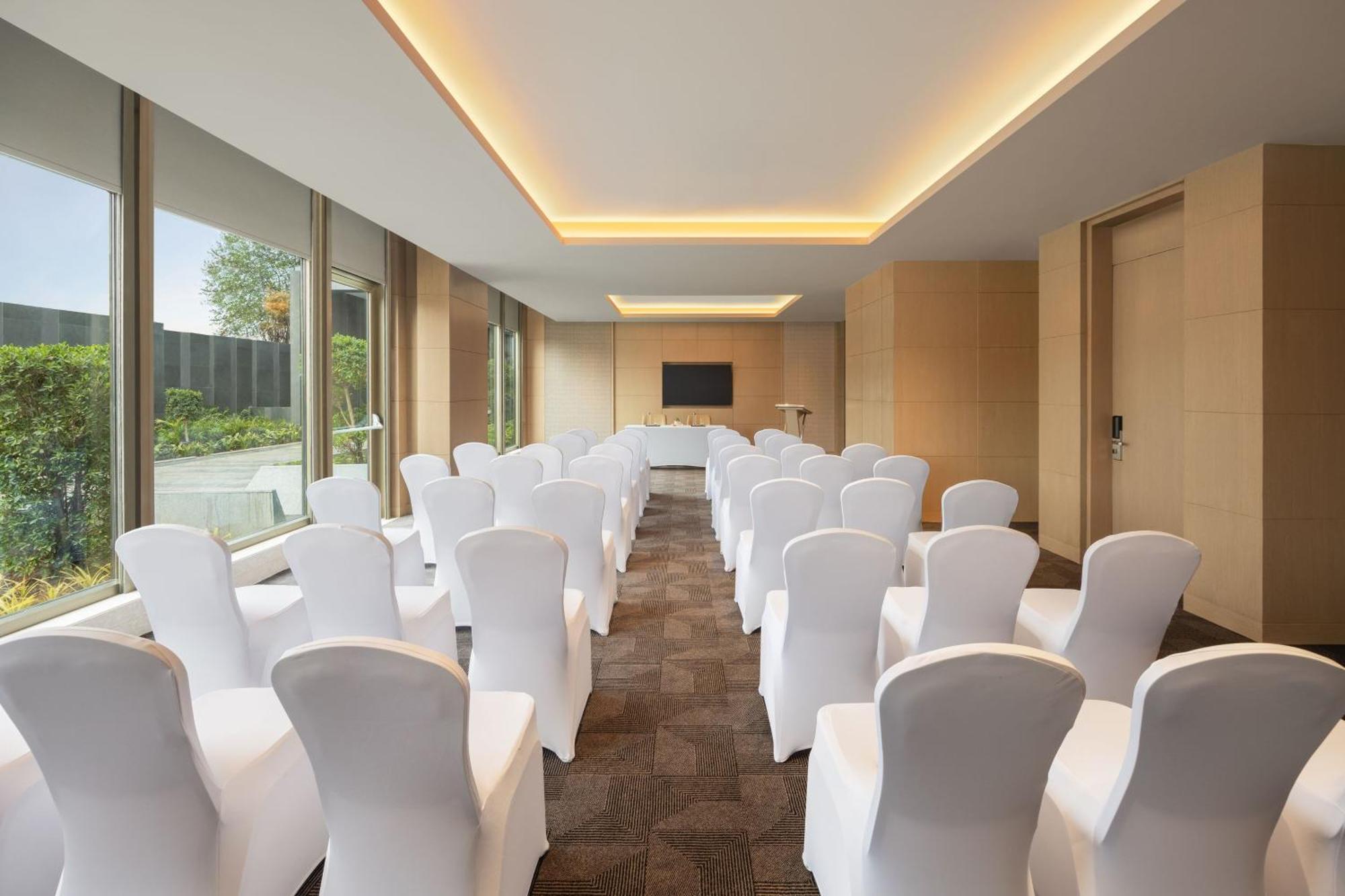 Hotel Courtyard By Marriott Shillong Exterior foto